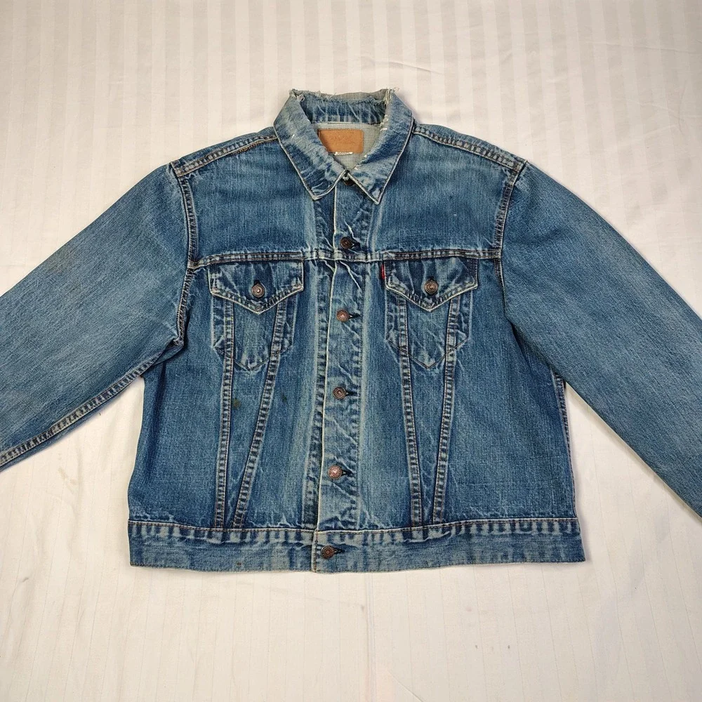 Vintage Levis Mens Denim Trucker Jacket Size 44 Blue Cotton Distressed Type III - Picture 3 of 13